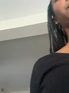 Your Paris online show from February 7, 2025, 9:37 pm