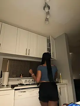 Your Paris online show from February 18, 2025, 2:59 am