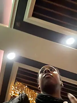 Your Paris online show from March 4, 2025, 3:11 am