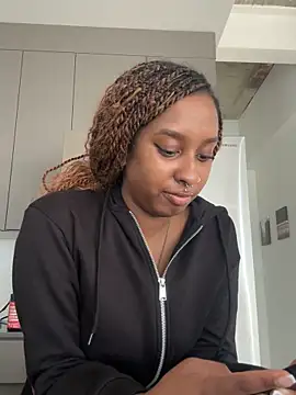 Your Paris online show from September 26, 2025, 3:49 pm