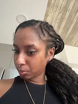 Your Paris online show from November 14, 2025, 9:02 pm