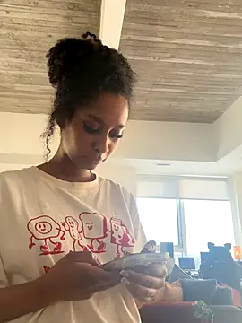 Your Paris online show from December 19, 2025, 4:58 pm