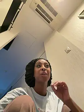 Your Paris online show from February 28, 2026, 9:05 pm