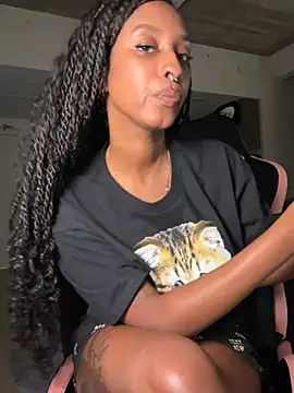 Your Paris online show from April 21, 2026, 2:51 am