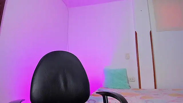 iris torrez  online show from January 29, 2025, 6:07 pm