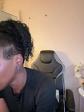 Snapshot of magicalc00ch chatting on February 14, 2025, 4:09 pm magicalc00ch online show from February 14, 2025, 4:09 pm