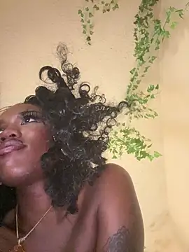 Snapshot of magicalc00ch chatting on March 11, 2025, 2:43 am magicalc00ch online show from March 11, 2025, 2:43 am