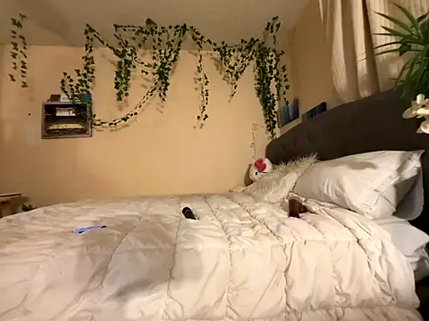 Snapshot of magicalc00ch chatting on September 23, 2025, 2:36 am magicalc00ch online show from September 23, 2025, 2:36 am