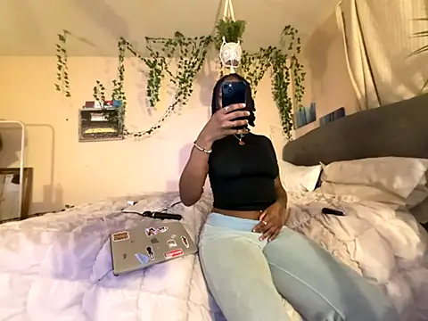 Snapshot of magicalc00ch chatting on November 5, 2025, 12:43 am magicalc00ch online show from November 5, 2025, 12:43 am