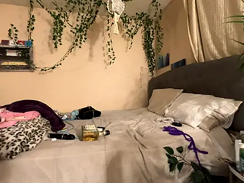 Snapshot of magicalc00ch chatting on December 16, 2025, 3:44 am magicalc00ch online show from December 16, 2025, 3:44 am