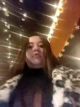 Cristal  04 online show from April 21, 2026, 1:42 am