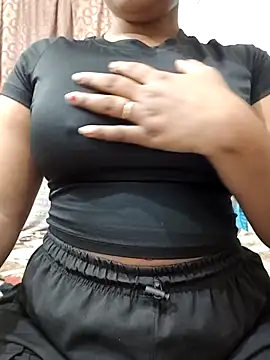 MohiniHott online show from February 3, 2026, 7:46 am