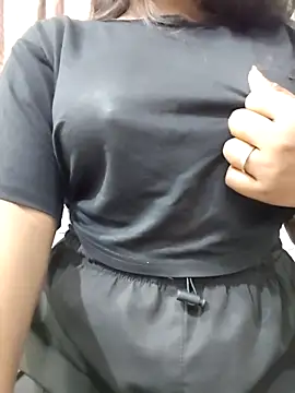 MohiniHott online show from April 18, 2026, 6:39 am