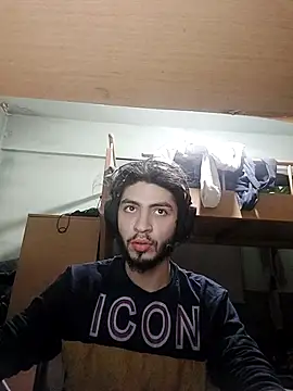 Snapshot of kleineid77 chatting on December 13, 2025, 9:53 pm kleineid77 online show from December 13, 2025, 9:53 pm