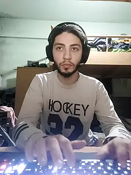 Snapshot of kleineid77 chatting on January 7, 2026, 4:42 pm kleineid77 online show from January 7, 2026, 4:42 pm