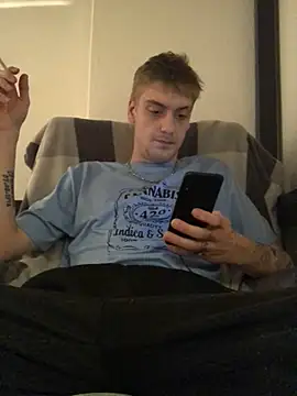 Simboxxx040 online show from January 7, 2025, 11:03 pm