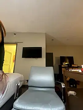 Snapshot of tatted-bitty chatting on January 6, 2026, 2:15 am tatted-bitty online show from January 6, 2026, 2:15 am