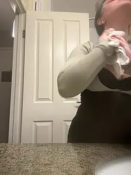 Snapshot of tatted-bitty chatting on February 26, 2026, 12:15 pm tatted-bitty online show from February 26, 2026, 12:15 pm