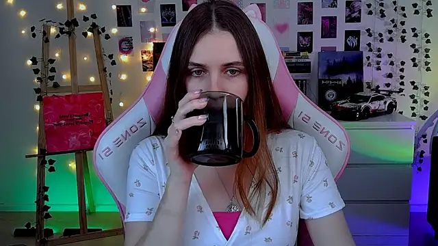 AliceCharmy online show from October 26, 2025, 5:35 am