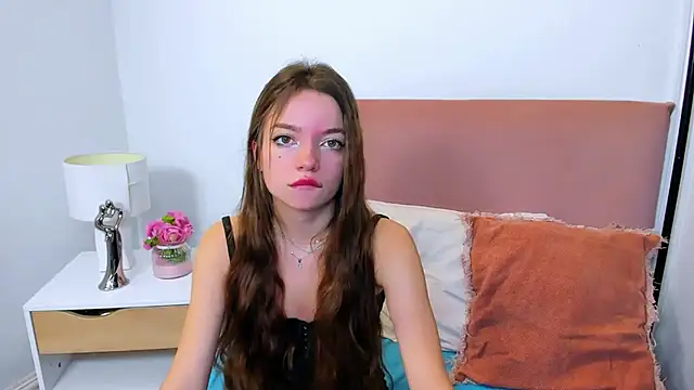 GraceLips online show from February 21, 2025, 6:29 am