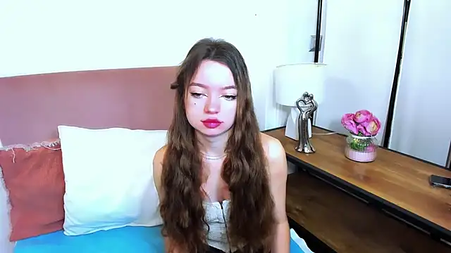 GraceLips online show from March 3, 2025, 8:38 am