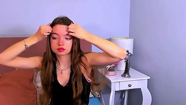 GraceLips online show from March 18, 2025, 6:36 am