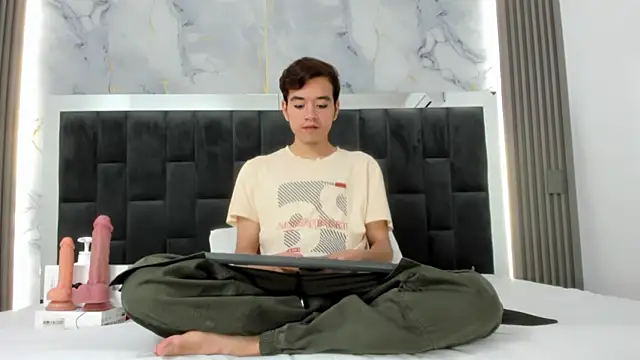 bunny maxi online show from December 5, 2025, 12:36 pm