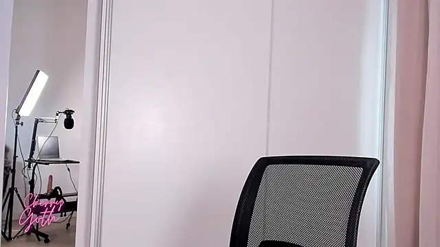 Snapshot of CherryGoth chatting on February 14, 2025, 3:58 pm CherryGoth online show from February 14, 2025, 3:58 pm