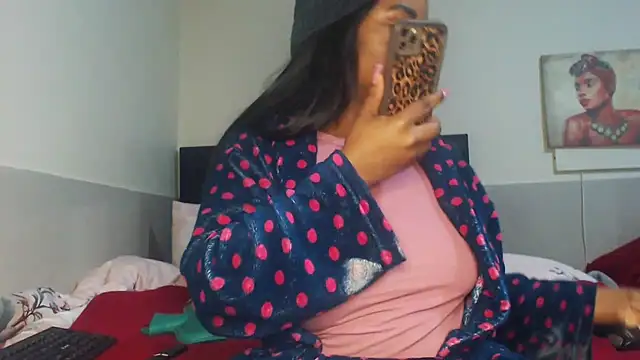 Snapshot of Fiercefoxxy chatting on June 23, 2026, 6:39 pm Fiercefoxxy online show from June 23, 2026, 6:39 pm