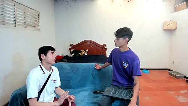 oliverhot2005 online show from February 7, 2025, 9:04 pm