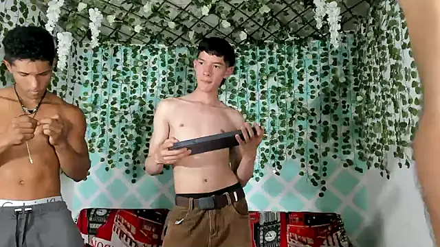 oliverhot2005 online show from February 23, 2025, 7:38 pm