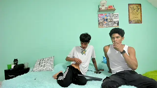 oliverhot2005 online show from October 18, 2025, 11:05 pm