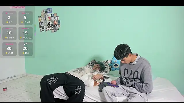 oliverhot2005 online show from October 28, 2025, 7:05 pm