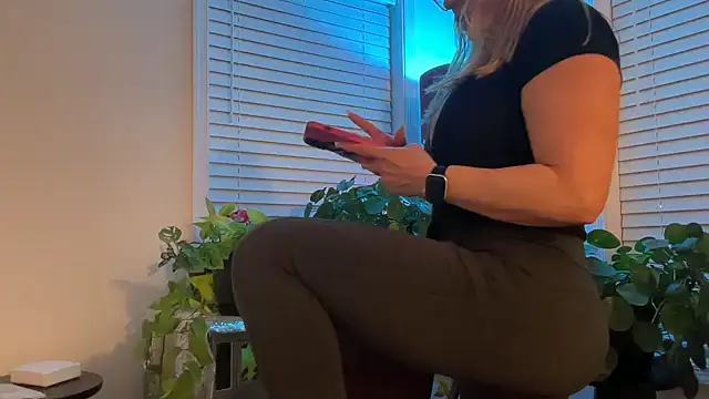 Milf Goddess online show from December 17, 2025, 8:09 am