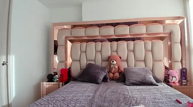 candy-sam28 online show from December 9, 2024, 9:26 pm