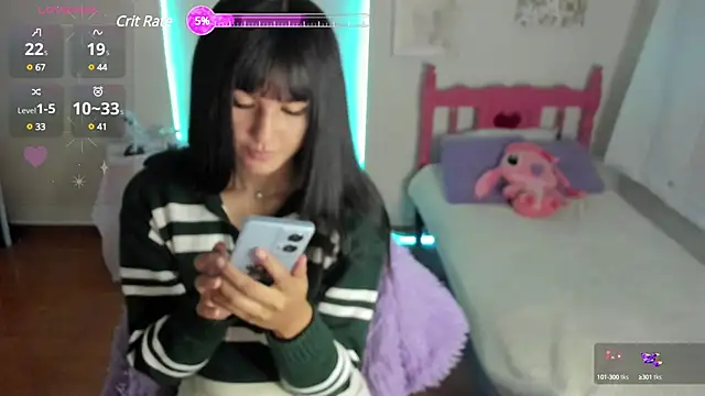 cute roxy online show from December 6, 2024, 8:07 pm