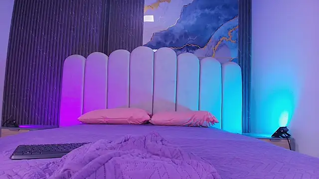 hot dione online show from March 27, 2026, 7:13 pm