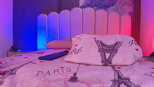 hot dione online show from April 18, 2026, 8:09 pm