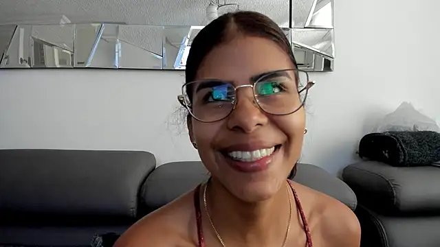Snapshot of karlina_charlotte1 chatting on March 21, 2025, 1:01 pm karlina charlotte1 online show from March 21, 2025, 1:01 pm