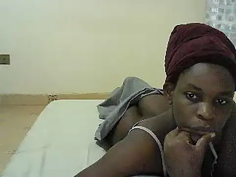 Snapshot of princess-cutie12 chatting on March 21, 2025, 4:17 am princess-cutie12 online show from March 21, 2025, 4:17 am