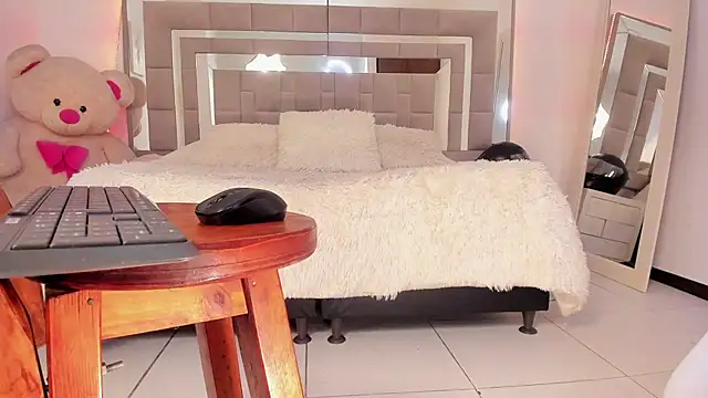 Nicolle foxy online show from December 23, 2024, 11:49 pm