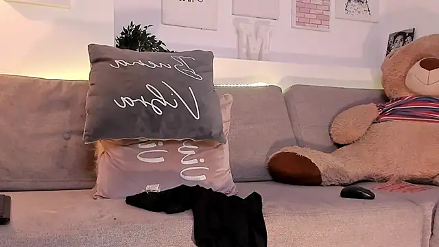 Nicolle foxy online show from February 13, 2025, 12:13 am