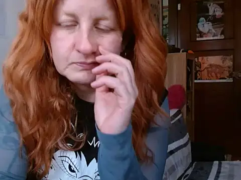 Snapshot of ViioletaMora chatting on May 5, 2026, 9:34 pm ViioletaMora online show from May 5, 2026, 9:34 pm