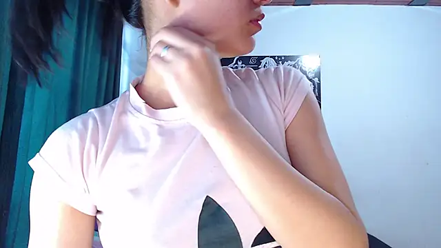 Ariel Zeo1 online show from December 5, 2024, 7:06 pm