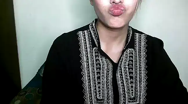 Snapshot of Princess_noorjahan chatting on March 12, 2025, 6:00 pm Princess noorjahan online show from March 12, 2025, 6:00 pm