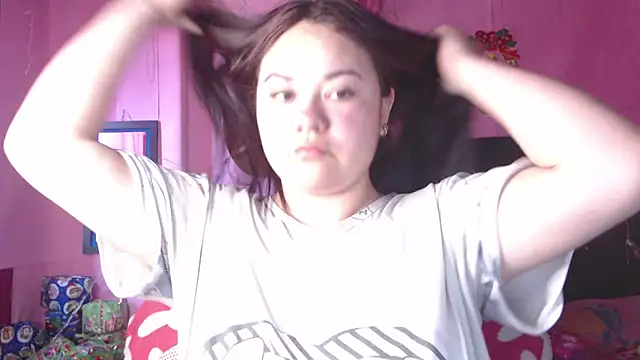 Snapshot of NikkiRous_ chatting on December 18, 2025, 1:39 pm NikkiRous online show from December 18, 2025, 1:39 pm