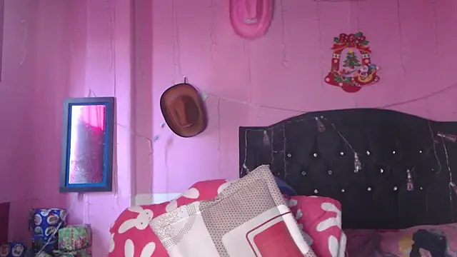 Snapshot of NikkiRous_ chatting on December 19, 2025, 12:45 pm NikkiRous online show from December 19, 2025, 12:45 pm