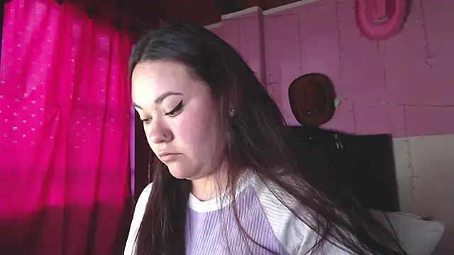 Snapshot of NikkiRous_ chatting on February 24, 2026, 8:40 pm NikkiRous online show from February 24, 2026, 8:40 pm