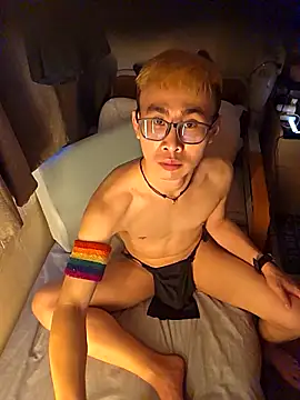 Moby Yik online show from April 20, 2026, 11:39 pm