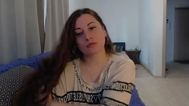 Snapshot of Helen_Adams_ chatting on July 6, 2026, 6:21 am Helen Adams online show from July 6, 2026, 6:21 am